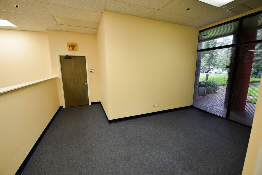 1209 Tech Blvd, Tampa, FL for lease - Interior Photo - Image 2 of 41