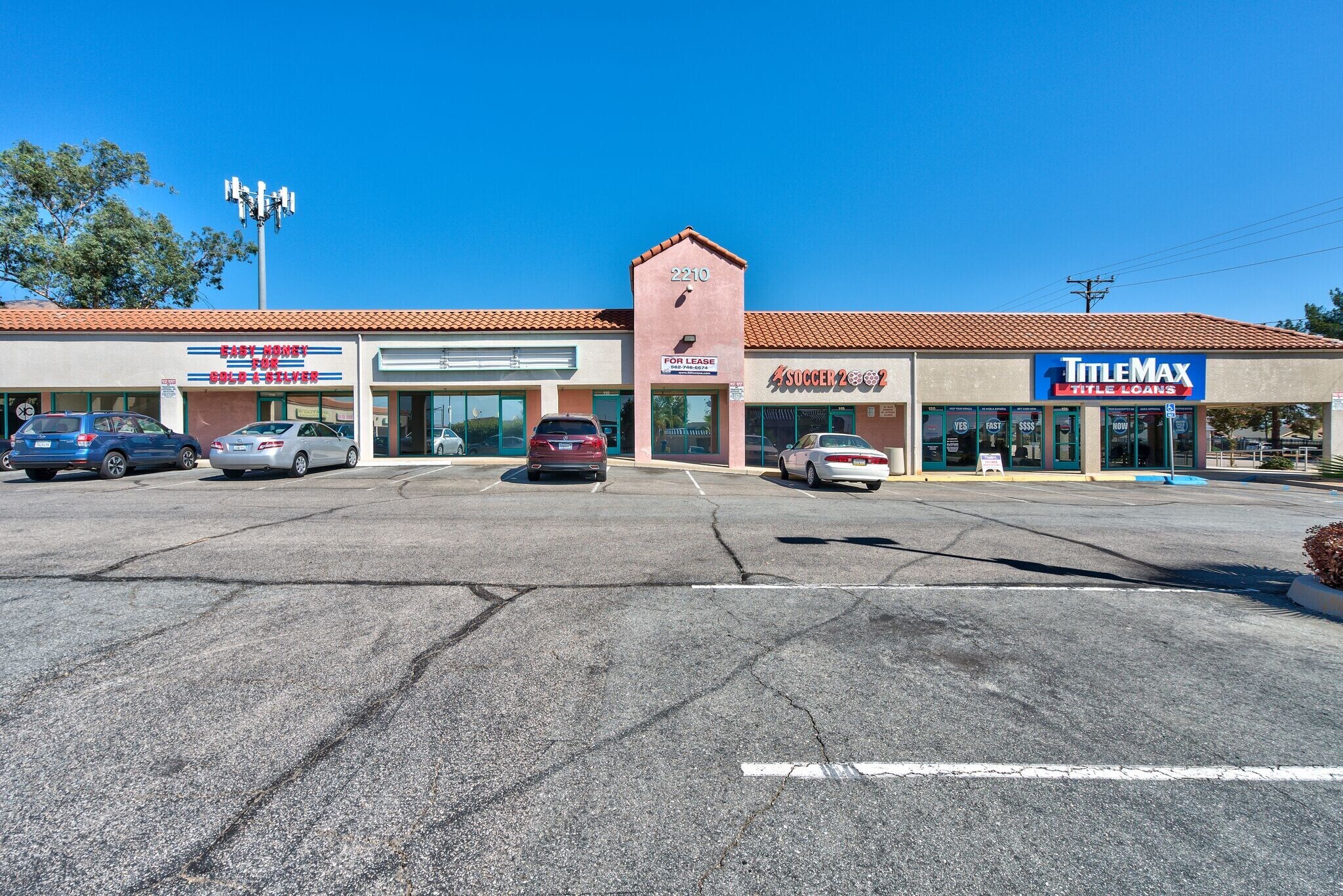 2210 E Highland Ave, San Bernardino, CA à louer Photo du bâtiment- Image 1 de 10