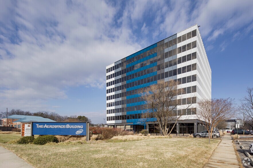 10210 Greenbelt Rd, Lanham, MD à vendre - Photo du bâtiment - Image 2 de 29