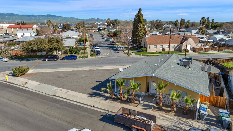 450 N 3rd St, Coalinga, CA à vendre - Photo du bâtiment - Image 3 de 17