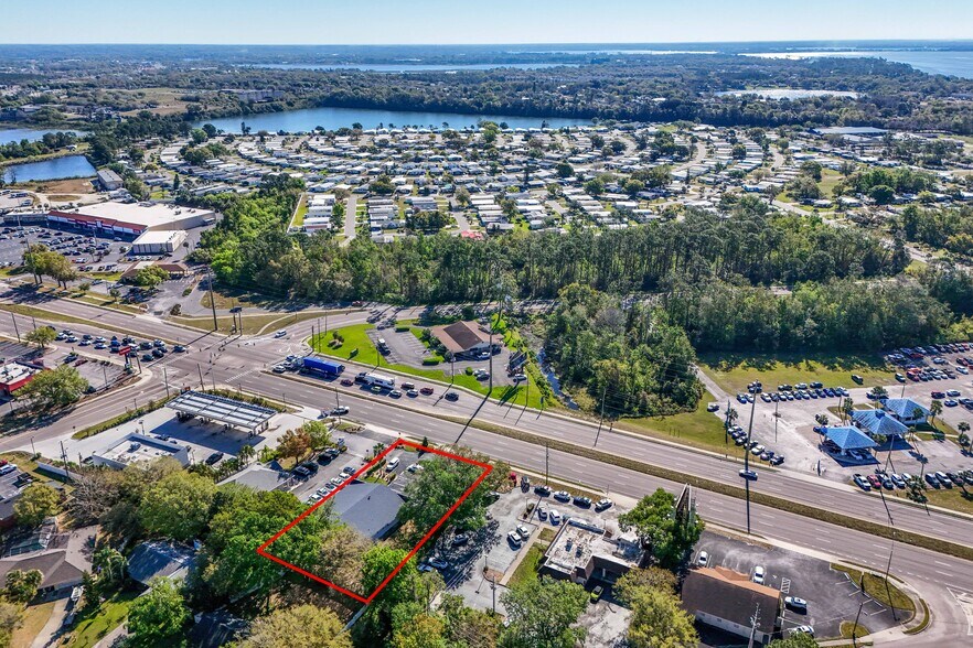 205 E Burleigh Blvd, Tavares, FL à vendre - Photo du bâtiment - Image 3 de 35