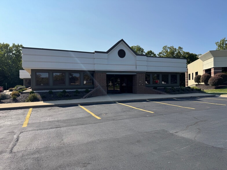 5710 Coventry Ln, Fort Wayne, IN for lease - Building Photo - Image 1 of 8