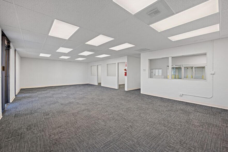 7191 Carroll Rd, San Diego, CA à louer - Photo du bâtiment - Image 2 de 7