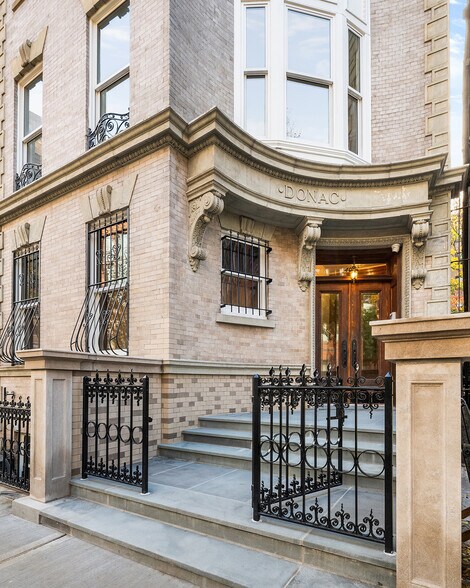 402 W 20th St, New York, NY à vendre - Photo du bâtiment - Image 2 de 29