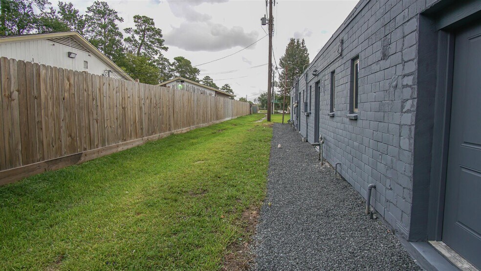 7103-7109 Langley Rd, Houston, TX à louer - Photo du bâtiment - Image 2 de 8