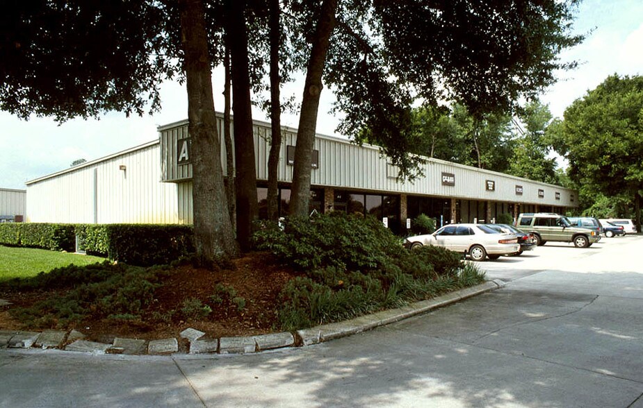 102 Drennen Rd, Orlando, FL à louer - Photo du bâtiment - Image 2 de 4