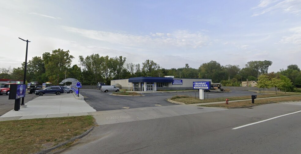 2822 E Maple Rd, Troy, MI for sale - Primary Photo - Image 1 of 12