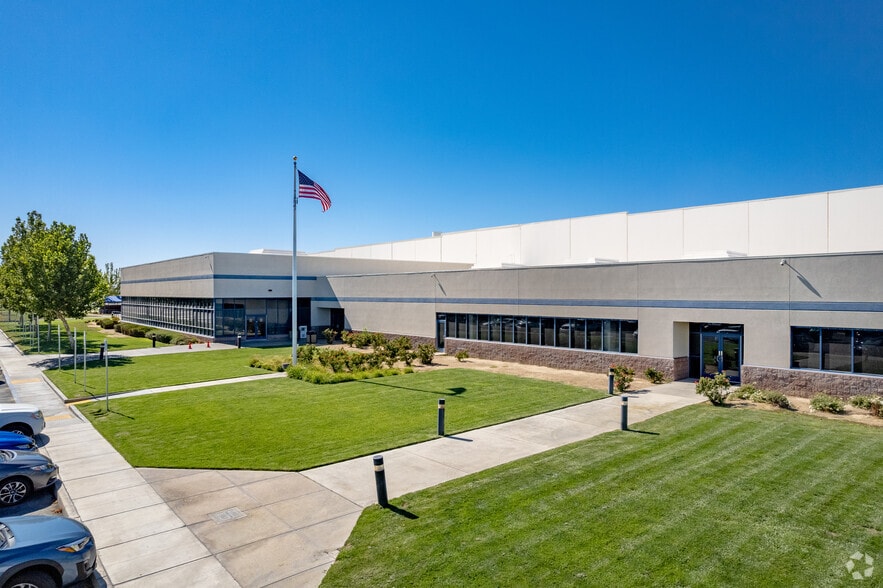 2801 W Avenue H, Lancaster, CA for lease - Primary Photo - Image 2 of 6