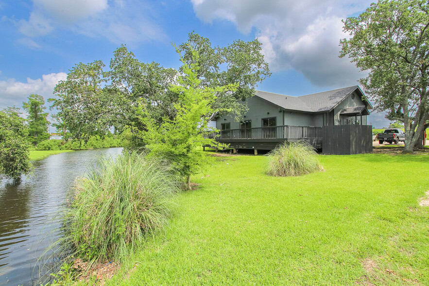 825 W Prien Lake Rd, Lake Charles, LA à vendre - Photo du bâtiment - Image 1 de 21