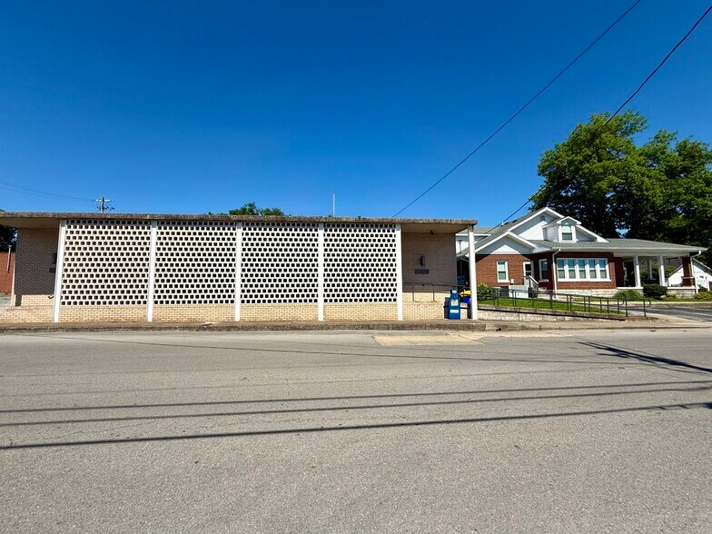 301 W Kentucky Ave, Franklin, KY for sale - Building Photo - Image 3 of 5