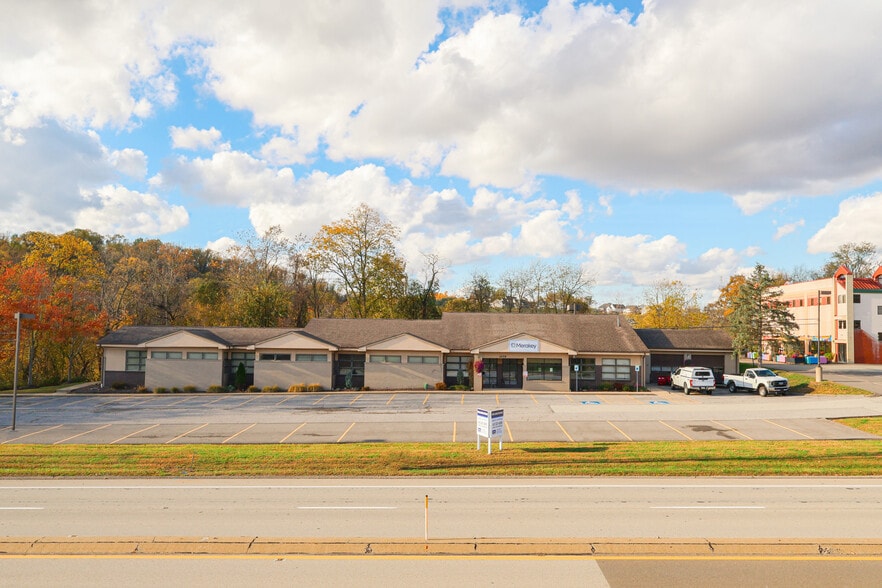 1075 Waterdam Plaza Dr, McMurray, PA for lease - Building Photo - Image 1 of 12