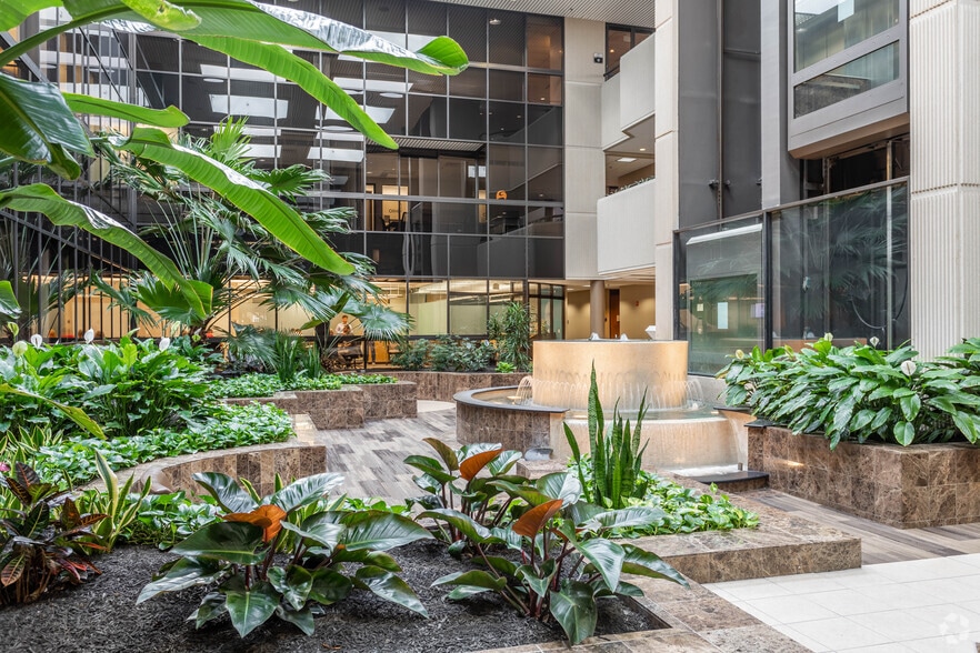 100 E Campus View Blvd, Columbus, OH for lease - Lobby - Image 3 of 18