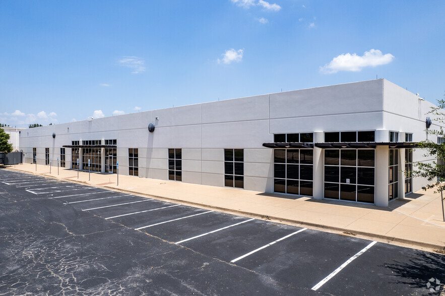 7401 E Ben White Blvd, Austin, TX for lease - Building Photo - Image 1 of 14