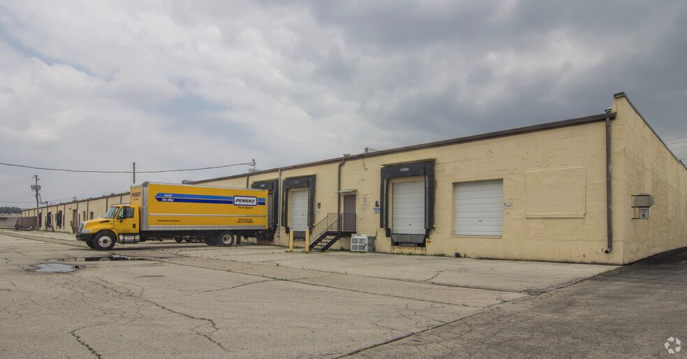 6320 Material Ave, Loves Park, IL à louer - Photo du bâtiment - Image 3 de 4
