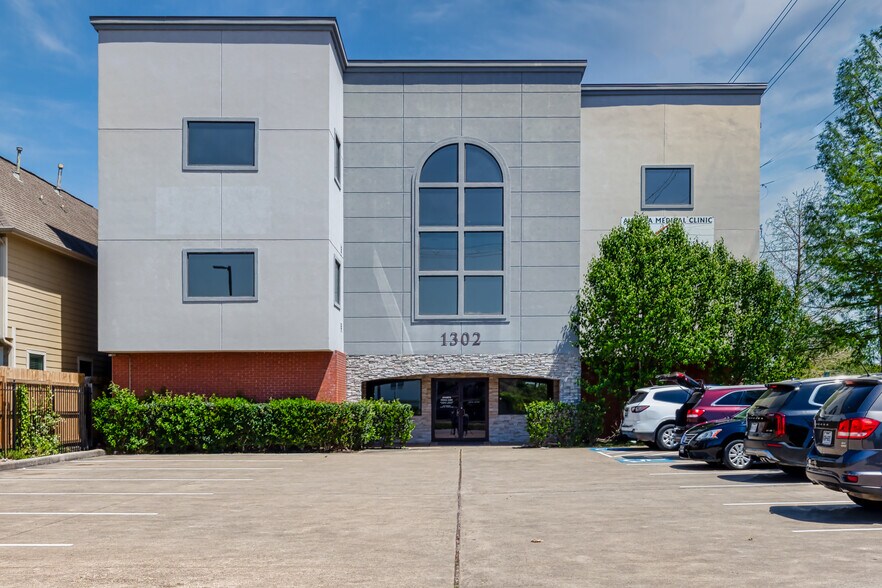 1302 N Shepherd Dr, Houston, TX à louer - Photo du bâtiment - Image 1 de 7
