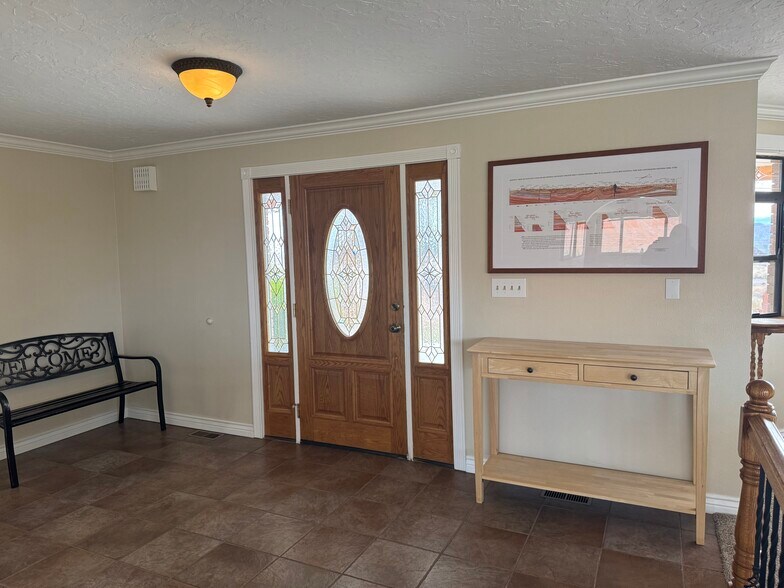 397 N Wendy St, Torrey, UT à vendre - Photo du bâtiment - Image 2 de 52