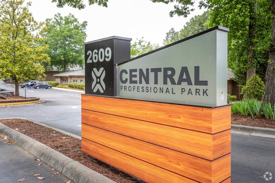 2609 N Duke St, Durham, NC à louer - Photo du bâtiment - Image 2 de 13