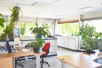 22 Avenue Du Château, SAINT-OUEN-L'AUMONE for lease Interior Photo- Image 1 of 2