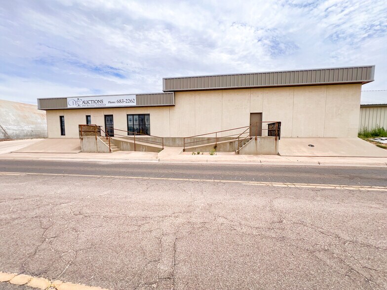 1001-1009 W Industrial Ave, Midland, TX for sale - Building Photo - Image 2 of 45