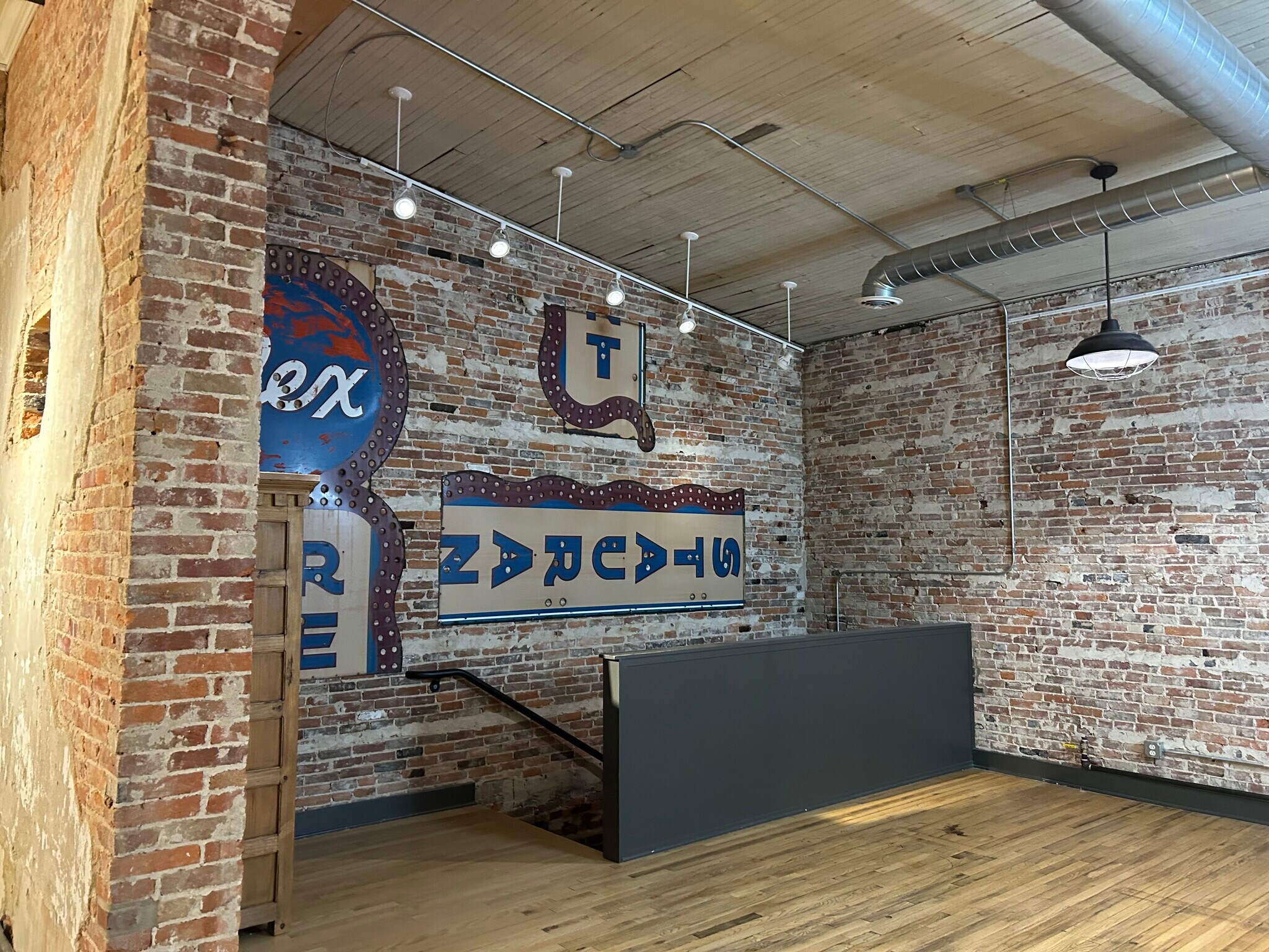 102 N 9th St, Mount Vernon, IL à vendre Photo du bâtiment- Image 1 de 1