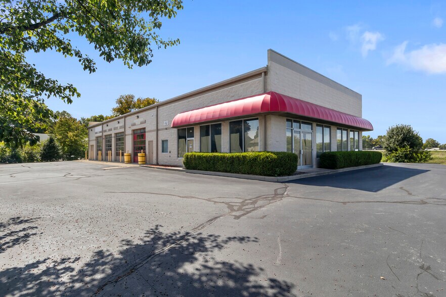 326 Western Blvd, Greenwood, IN à louer - Photo du bâtiment - Image 3 de 15