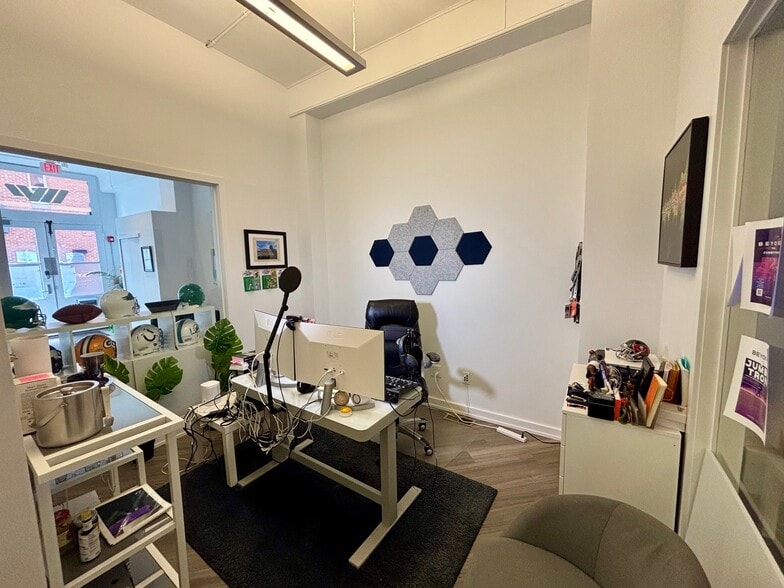 8-10 Letitia St, Philadelphia, PA for sale - Interior Photo - Image 3 of 8