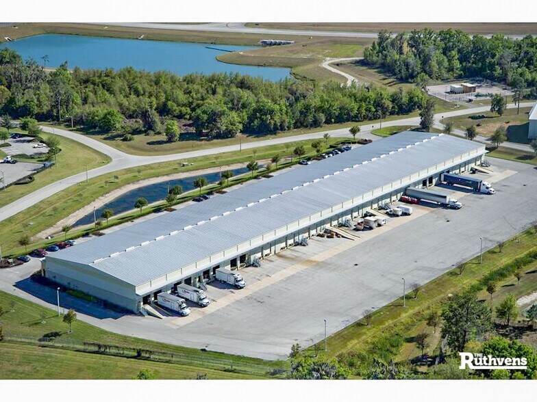 3919 Air Park Dr, Lakeland, FL à louer - Photo du bâtiment - Image 2 de 6