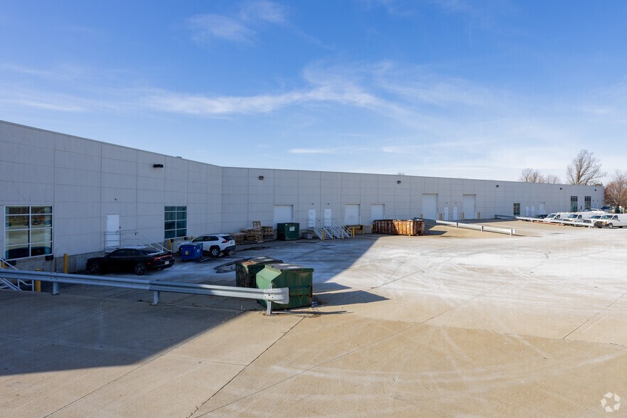 18013 Cleveland Pkwy Dr, Cleveland, OH à louer - Photo du bâtiment - Image 3 de 3
