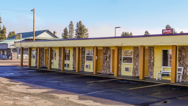 Plus de détails pour 109480 Highway 97 N, Chemult, OR - Services hôteliers à vendre