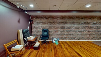 102 S Steele St, Sanford, NC à louer Photo intérieure- Image 1 de 5