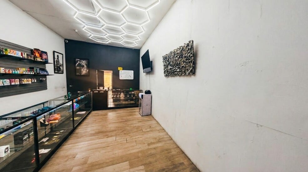 5001-5005 Lankershim Blvd, North Hollywood, CA for lease - Building Photo - Image 2 of 8