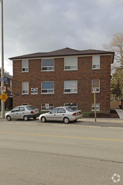 320 Lakeshore Rd W, Mississauga, ON for sale - Building Photo - Image 2 of 3