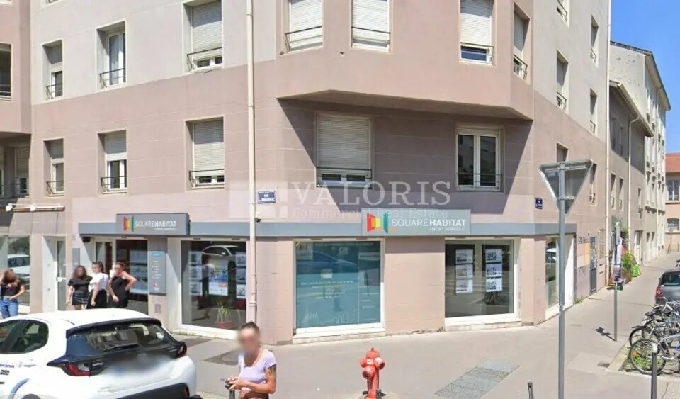 Retail in Lyon for lease Building Photo- Image 1 of 3