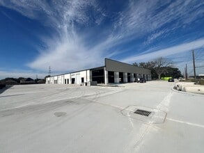 8525 Jackrabbit Rd, Houston, TX for lease Building Photo- Image 1 of 2