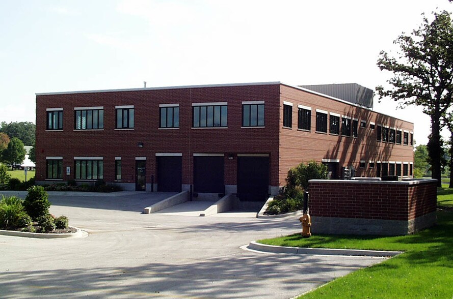 1005 Internationale Pky, Woodridge, IL for lease - Building Photo - Image 2 of 7