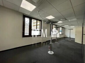 Office in Marseille for lease Interior Photo- Image 1 of 6