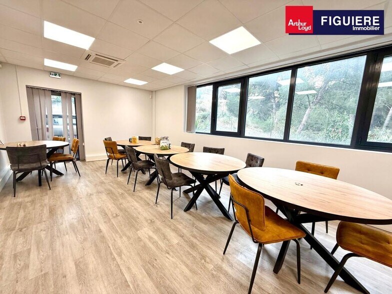 Office in Vitrolles for lease - Building Photo - Image 3 of 17