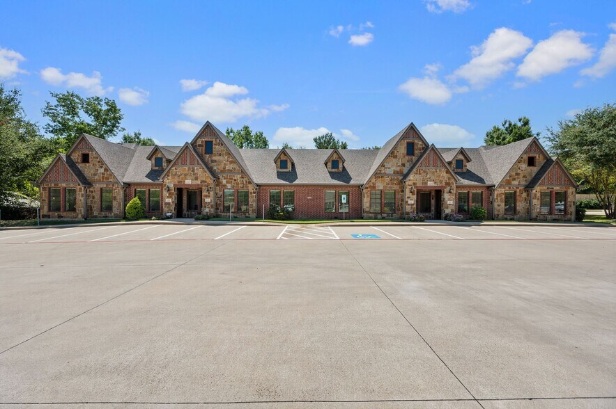 1117 Glade Rd, Colleyville, TX à vendre - Photo du bâtiment - Image 1 de 47
