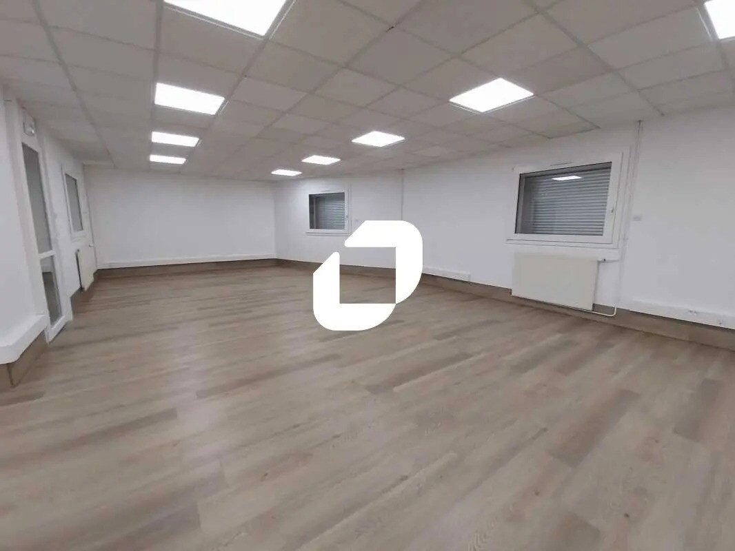 5 Avenue Pavlov, Trappes for lease Interior Photo- Image 1 of 8