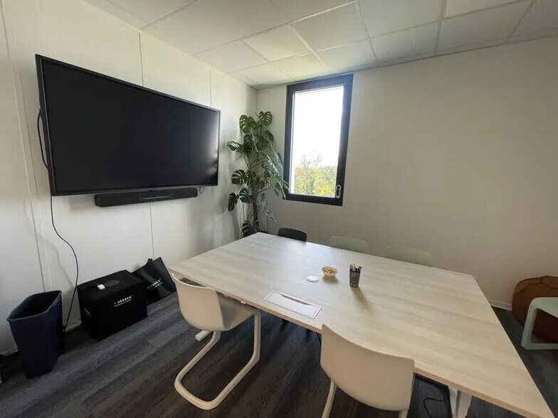 Office in Eysines for lease - Interior Photo - Image 3 of 10