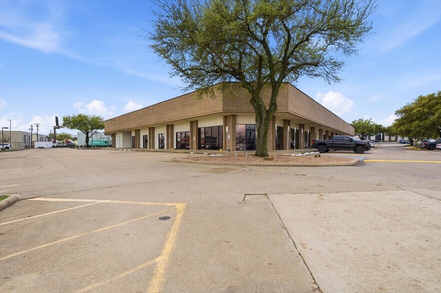1101 Wooded Acres Dr, Waco, TX à vendre - Photo du bâtiment - Image 2 de 5