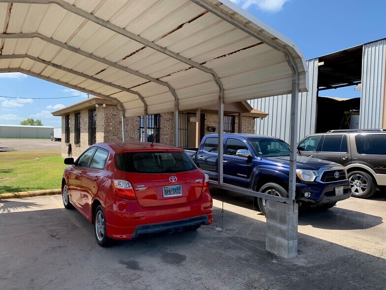 5226 Commercial Dr, Brownsville, TX for lease - Building Photo - Image 3 of 6