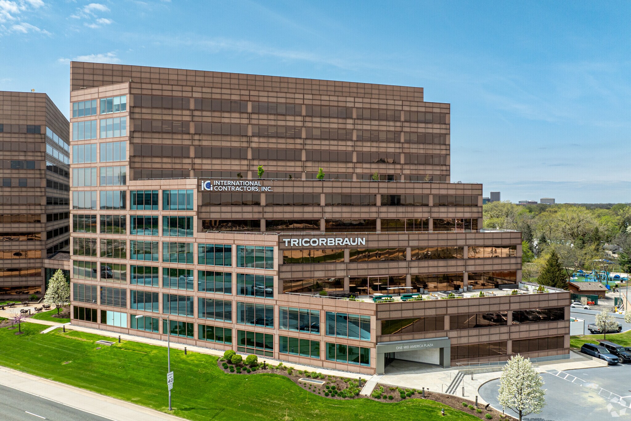 1 Mid America Plz, Oakbrook Terrace, IL for lease Primary Photo- Image 1 of 46