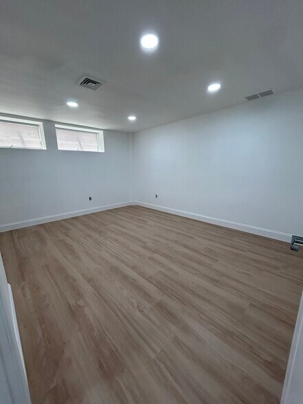 101 Rt 130, Cinnaminson, NJ à louer - Photo du bâtiment - Image 3 de 7