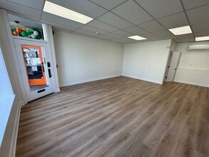 3 Pearl St, Mystic, CT for lease Interior Photo- Image 1 of 12