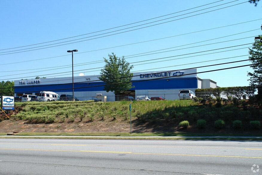 7475 NE Roswell Rd, Atlanta, GA à louer - Photo principale - Image 1 de 3
