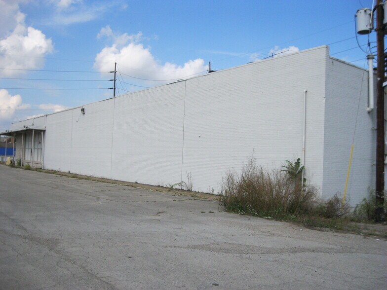 658 Walnut St, East Liverpool, OH à louer - Photo du bâtiment - Image 2 de 2