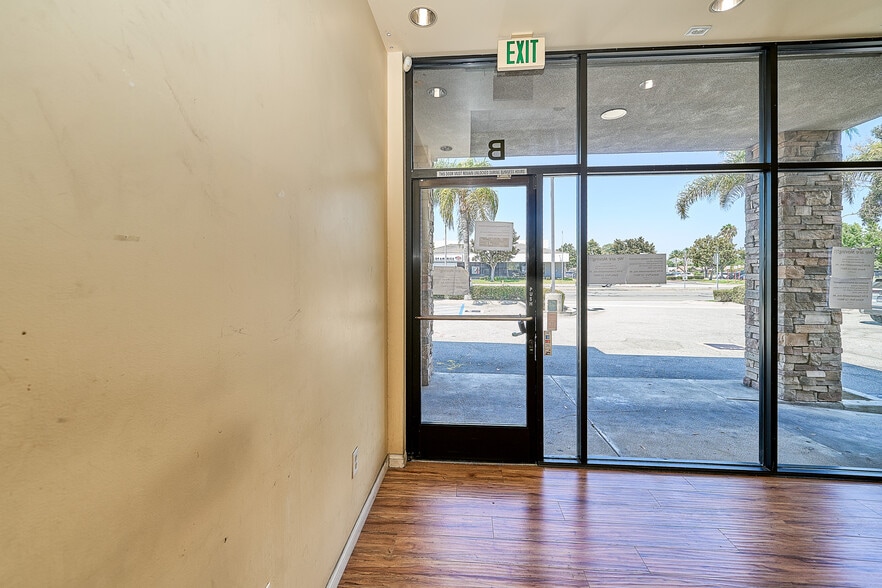 6242 Beach Blvd, Buena Park, CA à louer - Photo du bâtiment - Image 3 de 39