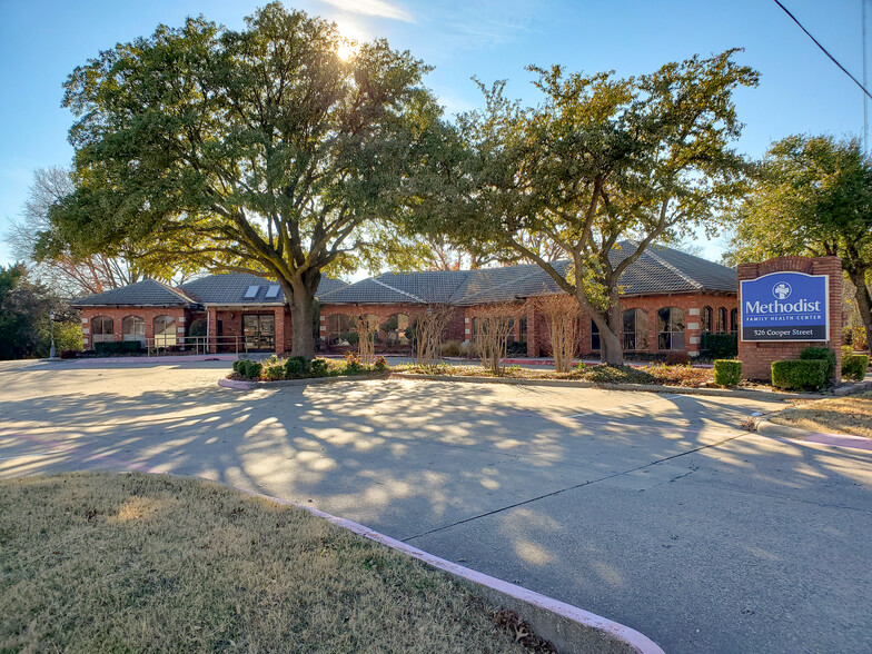 326 Cooper St, Cedar Hill, TX for lease - Primary Photo - Image 1 of 17