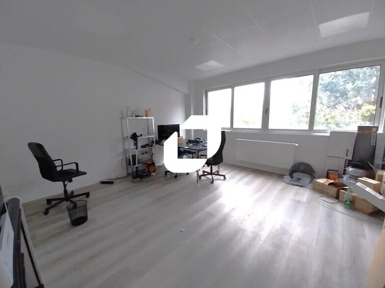Bureau dans Neuilly-sur-Marne à louer - Photo intérieure - Image 2 de 9
